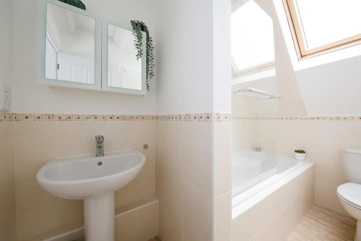 Modern & Stylish Seaside Family Home Chichester Buitenkant foto