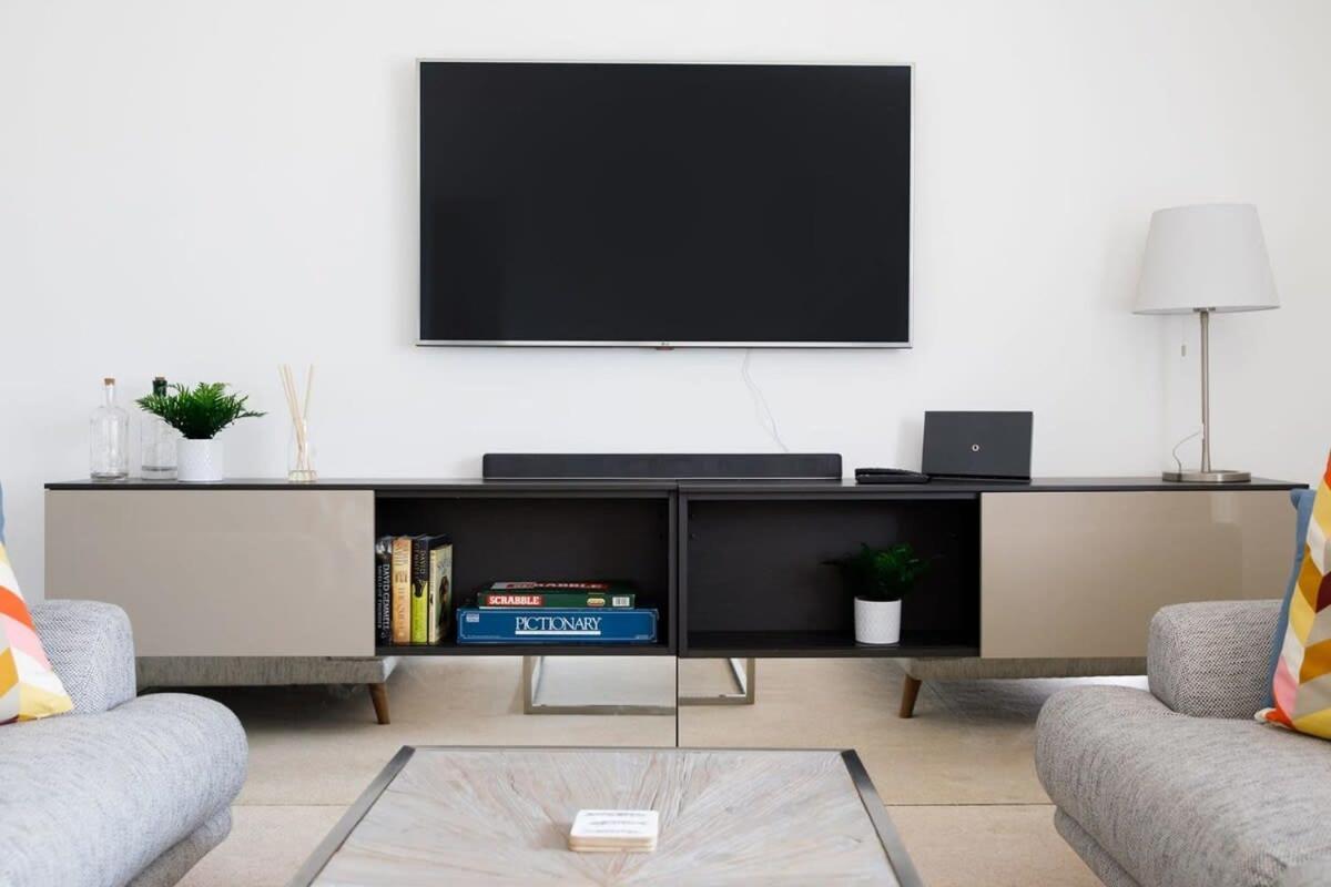Modern & Stylish Seaside Family Home Chichester Buitenkant foto